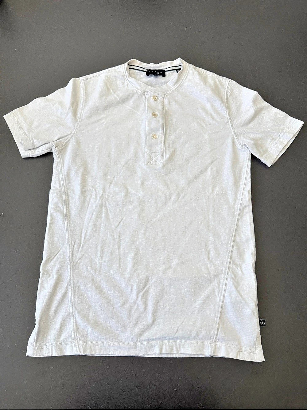Men’s Ted Baker Short Sleeve Henley in White Size 1